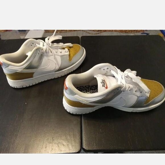 nike dunk low se white - Picture 3 of 4